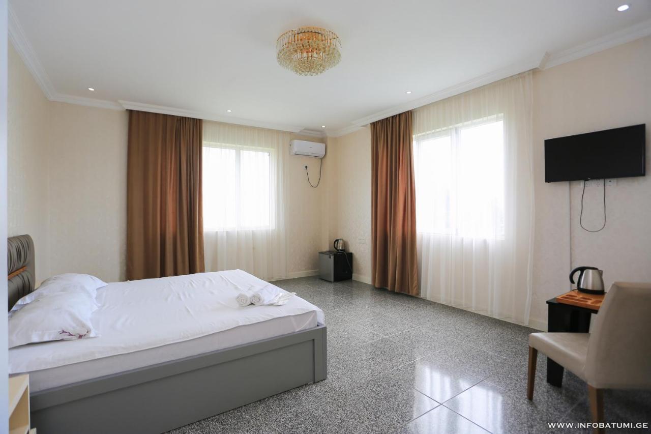 Hotel Carleone Batoumi Extérieur photo