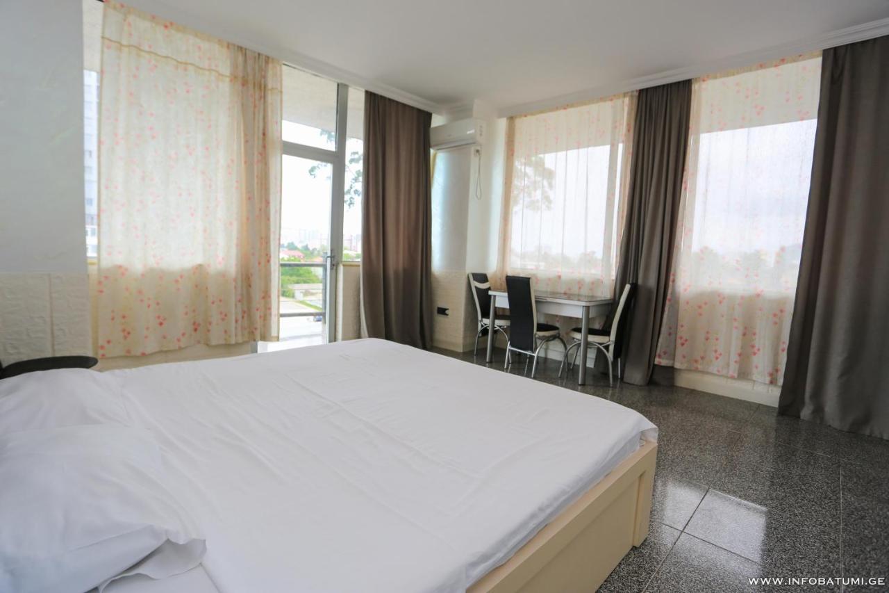 Hotel Carleone Batoumi Extérieur photo