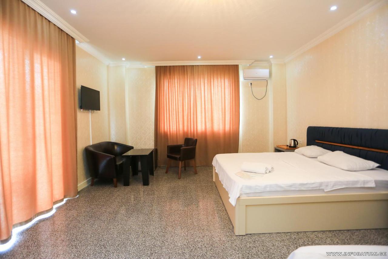 Hotel Carleone Batoumi Extérieur photo