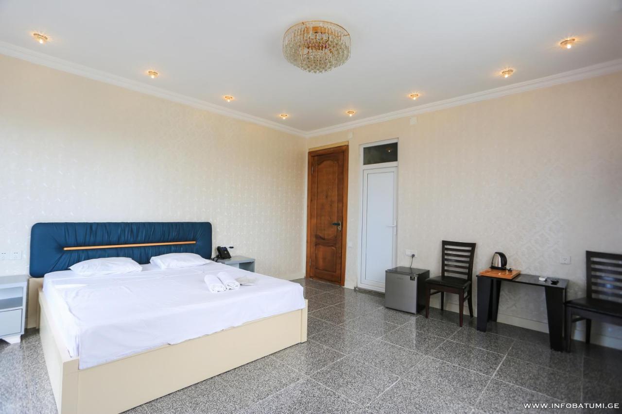 Hotel Carleone Batoumi Extérieur photo
