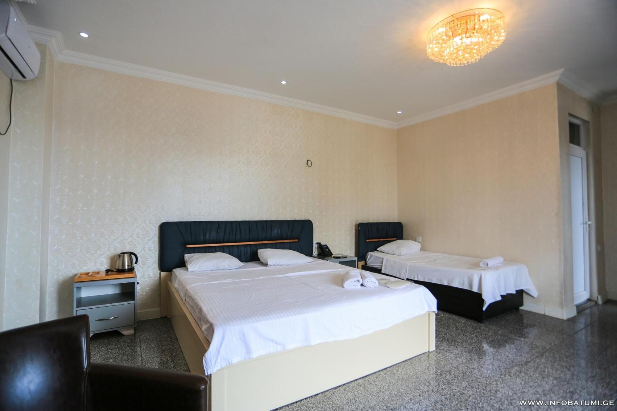 Hotel Carleone Batoumi Extérieur photo