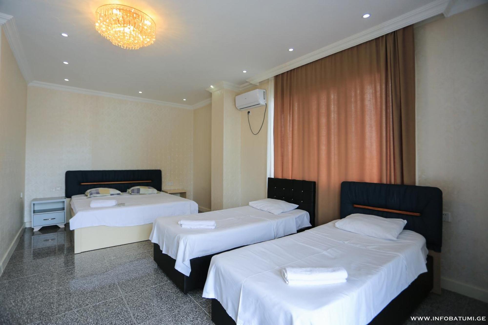 Hotel Carleone Batoumi Extérieur photo