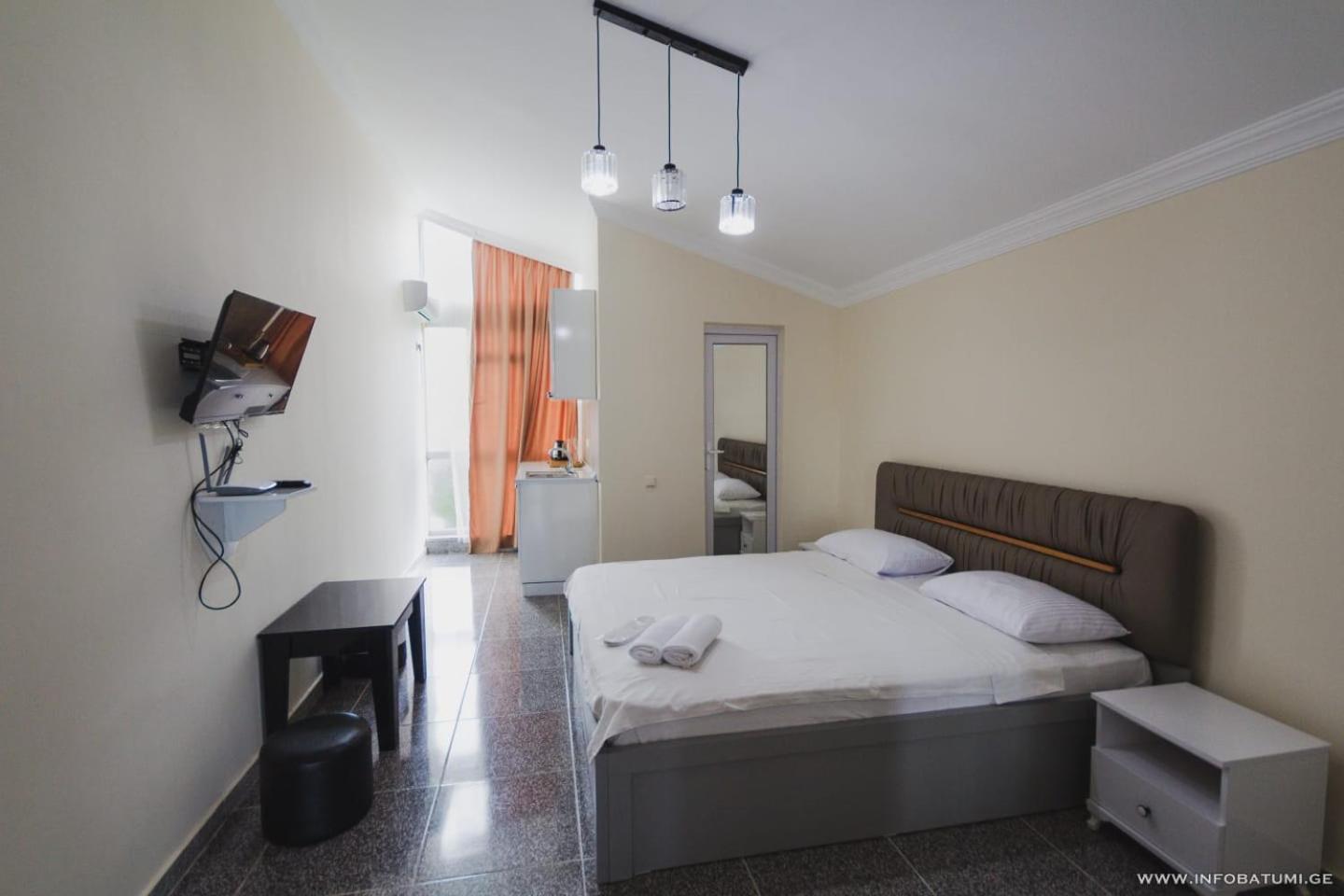 Hotel Carleone Batoumi Extérieur photo